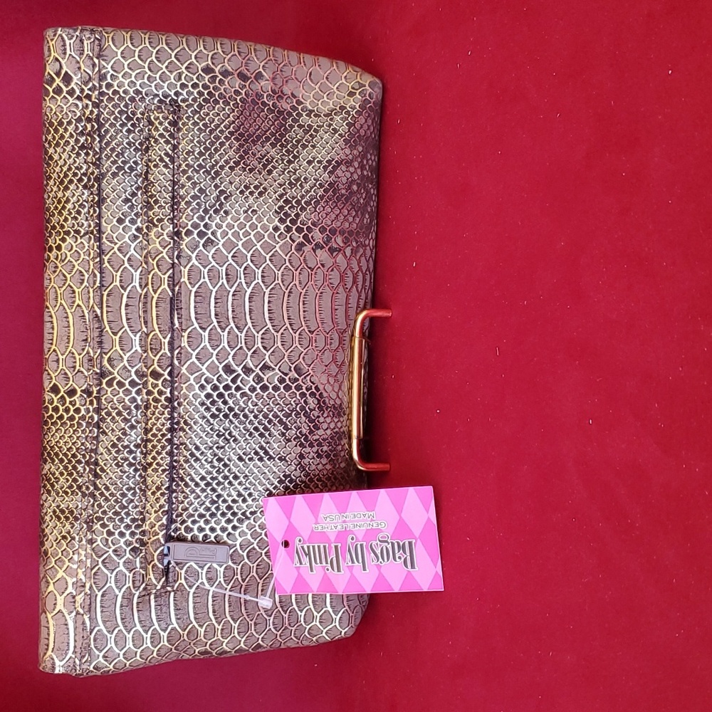 Handbags - Picture 4 of 6